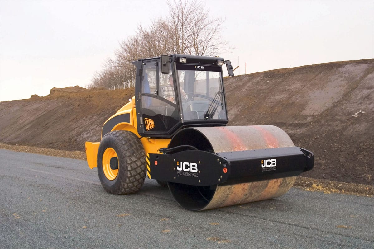 Грунтовый каток JCB VM132D 13тн